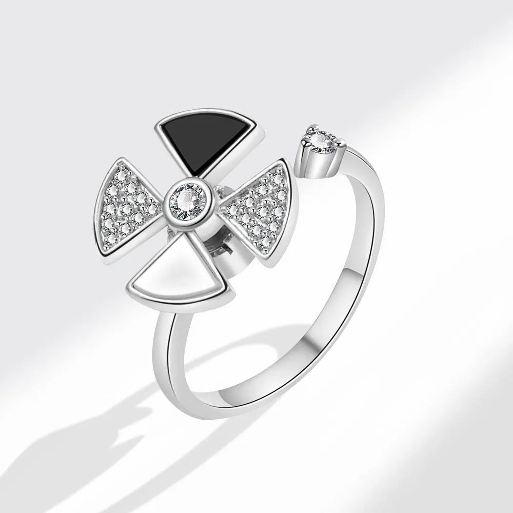 Star and moon spinning ring
