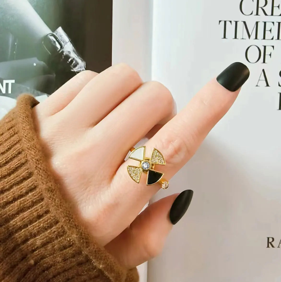 Star and moon spinning ring